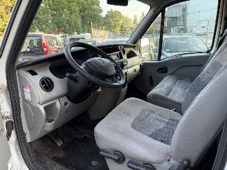 Renault Master T35 2.5 DCI L2H2 AIRCO picture 7