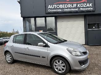 okazja samochody osobowe Renault Clio 1.4-16V Team Spirit AIRCO 5drs NIEUWE APK 2005/11