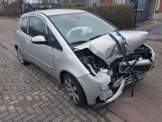 Coche siniestrado Mitsubishi Colt 1.1 12_V (Z21; Z22; Z31; Z32) 2006/9