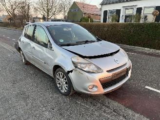 Coche siniestrado Renault Clio 1.2-16V TCe 100 2009/9