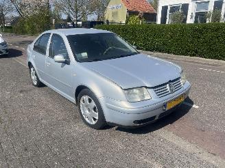 Coche siniestrado Volkswagen Bora 2.0 1999/8