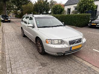 Unfallwagen Volvo V-70 D5 Combi 2005/10