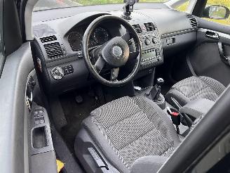 Volkswagen Touran 2.0 FSi picture 5
