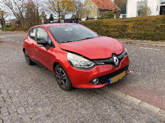 damaged passenger cars Renault Clio 0.9  TCe Expression 2013/1