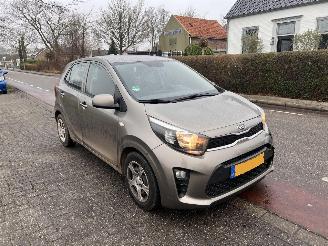 skadebil auto Kia Picanto 1.0-12V 2017/5