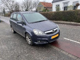 skadebil auto Opel Zafira 1.6-16V 2007/6