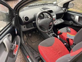 Peugeot 107 1.0-12V picture 5