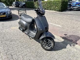  Santini  Capri bromscooter Injectie 2026/3