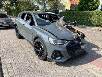 Salvage car Audi Q3 1.5 TFSI 35 mild-Hybride 2020/11