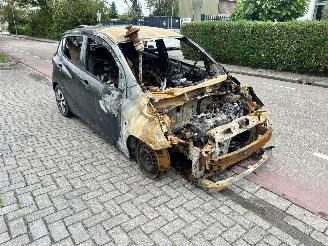 Uttjänta bilar auto Opel Karl / VIVA 2017/3