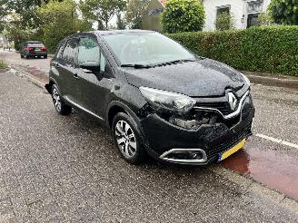 skadebil auto Renault Captur 0.9 TCe Limited 2017/5