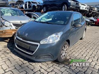 Vrakbiler auto Peugeot 208 208 I (CA/CC/CK/CL), Hatchback, 2012 / 2019 1.0 Vti 12V PureTech 2015/10