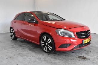 uszkodzony samochody osobowe Mercedes A-klasse 180 Ambition 2013/1