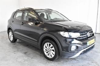 damaged passenger cars Volkswagen T-Cross 1.0 TSI Life 2019/10