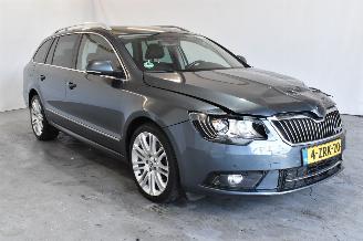 Schadeauto Skoda Superb 1.6 TDI Champs Elys. 2015/3