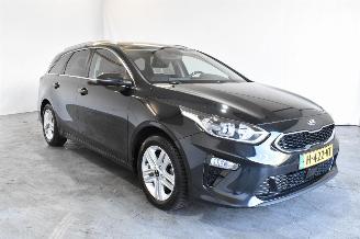 damaged passenger cars Kia Ceed 1.4 T-GDi Dyn.PlusL. 2020/6