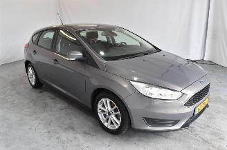 Schadeauto Ford Focus 1.0 Trend Edition 2015/9