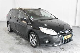 Damaged car Ford Focus 1.0 EcoBoost Trend 2013/5