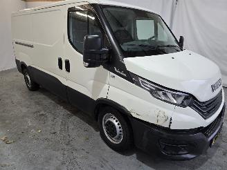 Schade bestelwagen Iveco Daily 35S14V 2.3 352L H3 2023/10
