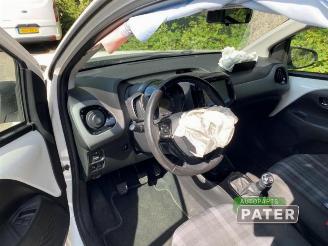 Peugeot 108 108, Hatchback, 2014 1.0 12V VVT-i picture 5