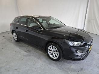 krockskadad bil auto Seat Leon SPORTSTOURER 1.5 TSI Style L.Ed. 2021/4