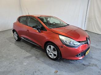 krockskadad bil auto Renault Clio 0.9 TCe Expression 2013/7