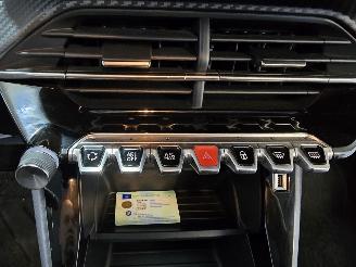 Peugeot 208 1.2 PureTech Active picture 31