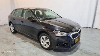 krockskadad bil auto Skoda Scala 1.0 TSI Ambition 2021/5