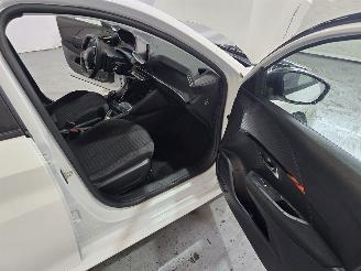 Peugeot 208 1.2 PureTech Active picture 14