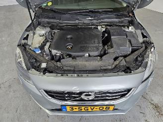 Volvo V-40 1.6 D2 R-Design picture 14