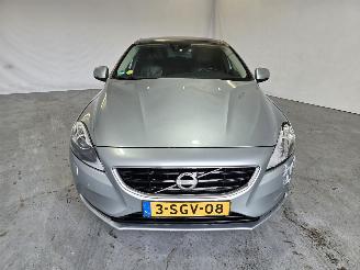 Volvo V-40 1.6 D2 R-Design picture 2