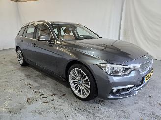 damaged passenger cars BMW 3-serie 320i Lux.Ed 2019/2