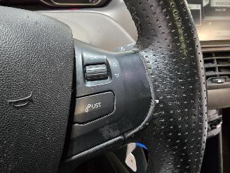 Peugeot 2008 1.6 VTi Féline picture 25