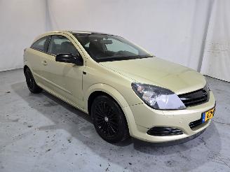 krockskadad bil auto Opel Astra GTC 1.6 Enjoy 2006/3