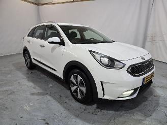 krockskadad bil auto Kia Niro 1.6 GDI Hybrid DynamicLine 2019/8