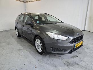 skadebil auto Ford Focus 1.0 Trend Edition 2015/6