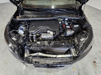 Peugeot 2008 1.2 Hybrid 145 GT picture 11