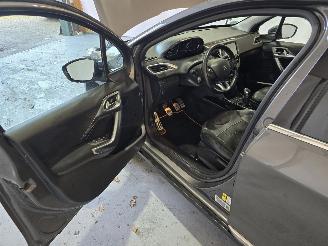 Peugeot 2008 1.2 PureTech Blue Lease Executive picture 18