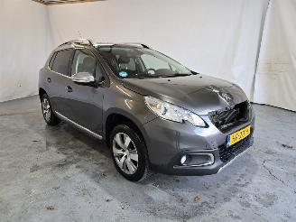 Voiture accidenté Peugeot 2008 1.2 PureTech Blue Lease Executive 2015/10