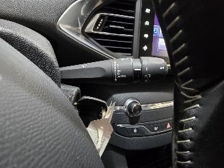 Peugeot 308 1.2 PureTech Blue Lease Executive picture 27