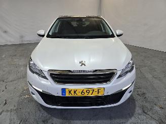 Peugeot 308 1.2 PureTech Blue Lease Executive picture 2