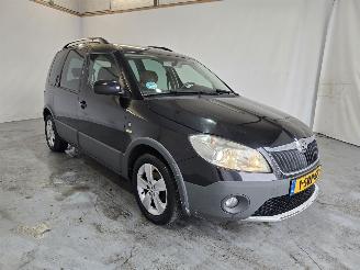 Schadeauto Skoda Roomster 1.2 TSI Fresh 2014/2