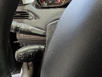 Peugeot 208 1.2 PureT. Blue Lion picture 26