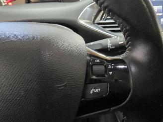 Peugeot 308 SW 1.6 BlueHDI Blue Lease Executive Pack picture 29