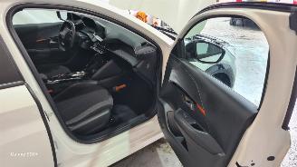 Peugeot e-208 EV Active 50 kWh picture 15