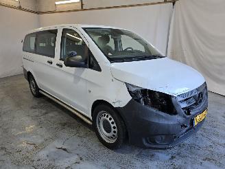 krockskadad bil auto Mercedes Vito Tourer 114 CDI Pro Lang 2021/1