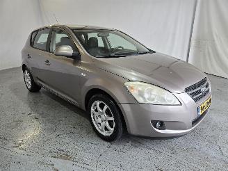 skadebil auto Kia Cee d 1.6 X-ecutive 2007/4
