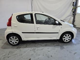 Peugeot 107 1.0-12V XS picture 8