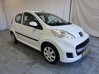 uszkodzony samochody osobowe Peugeot 107 1.0-12V XS 2011/3