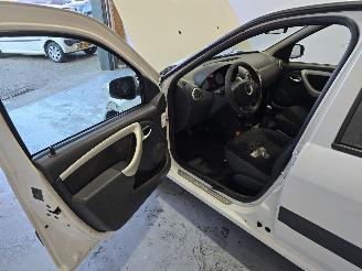 Dacia Logan 1.6 MPI Lauréate picture 20